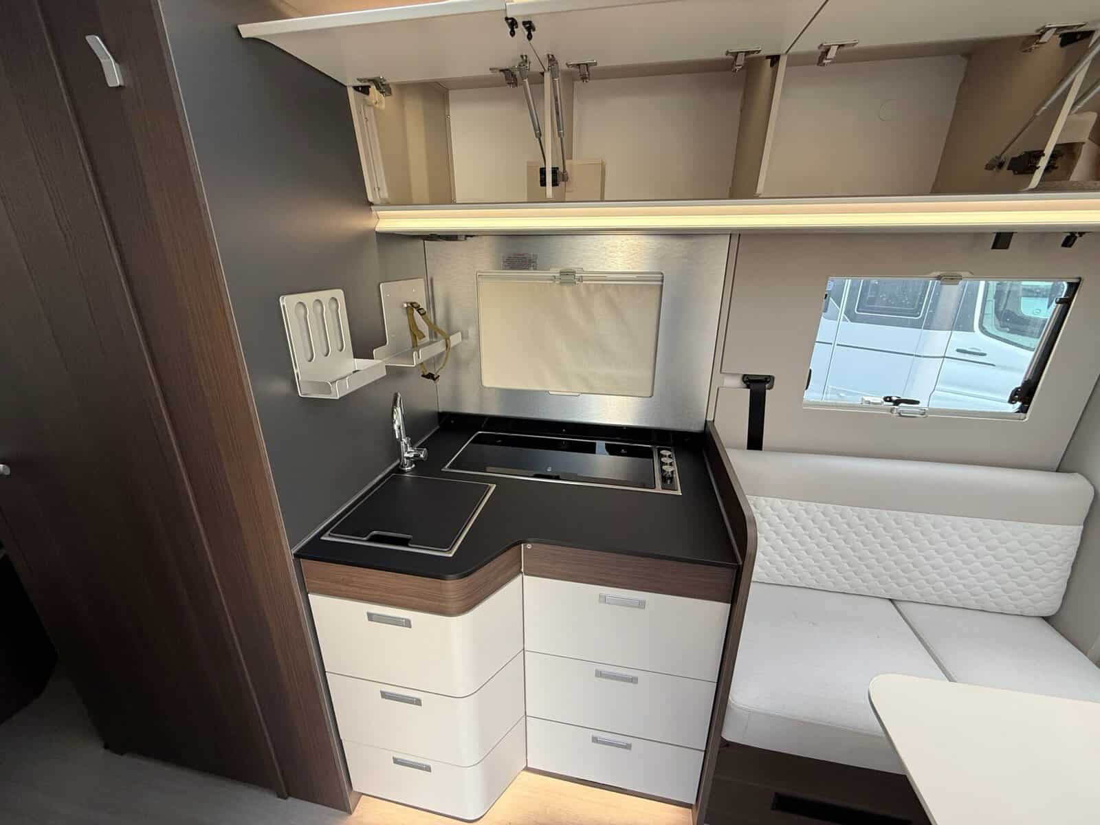 Adria Coral 670 DC Supreme, zdjęcie 15